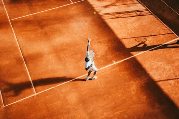 Un court de tennis pour illustrer le sport en direct